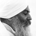 Yogi-Bhajan-Occhi-chiusi