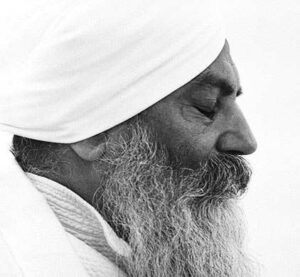 Yogi-Bhajan-Occhi-chiusi